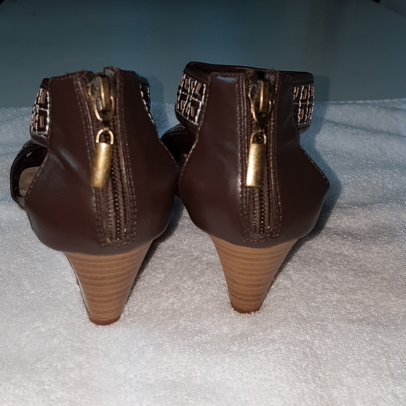 Size 7 Nine and Co. By Nine West wedge sandal - Picture 3 of 7